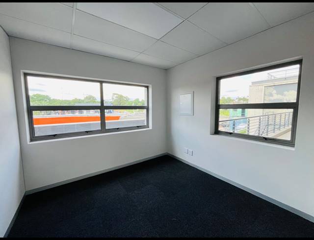250M² OFFICE TO LET IN FOURWAYS